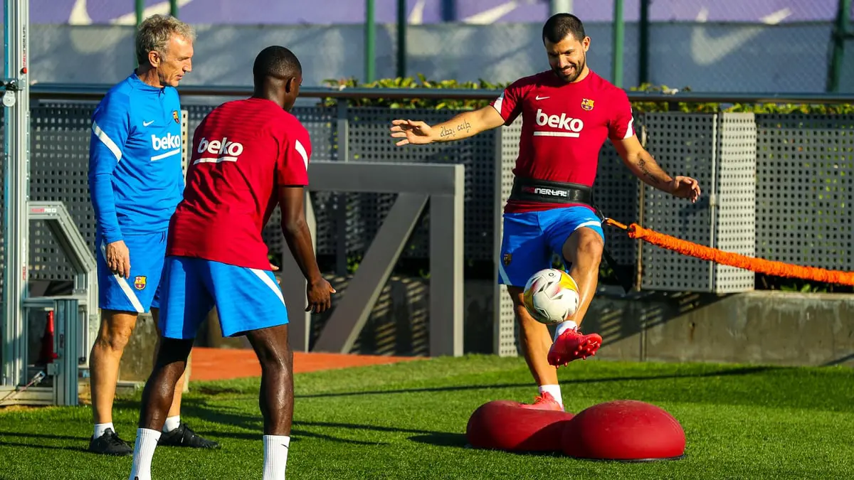 قبل مباراة برشلونة وفالنسيا.. ديمبلي وأغويرو يشاركان في التدريبات