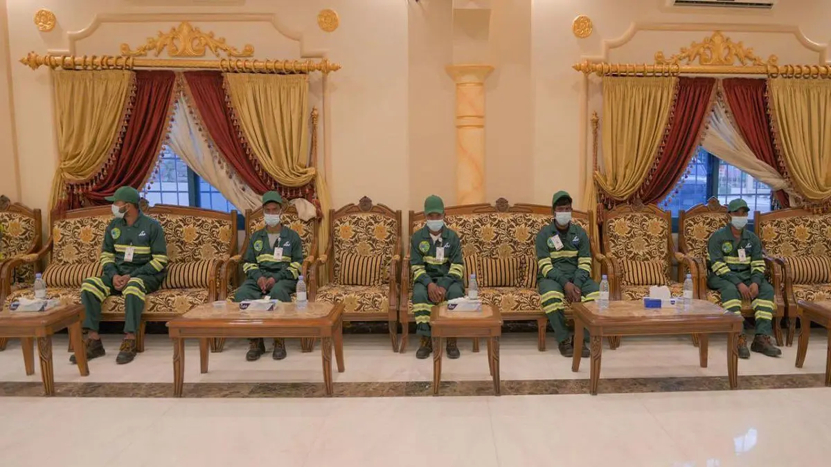 بحضور الأمير تركي بن طلال.. إفطار جماعي لعمال النظافة في عسير (صور وفيديو)