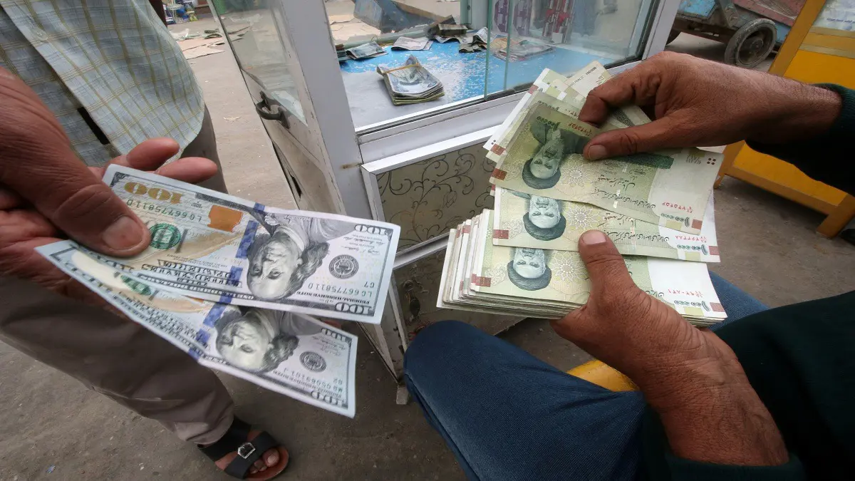 الريال الإيراني ينهار بشكل غير مسبوق أمام العملات الأجنبية