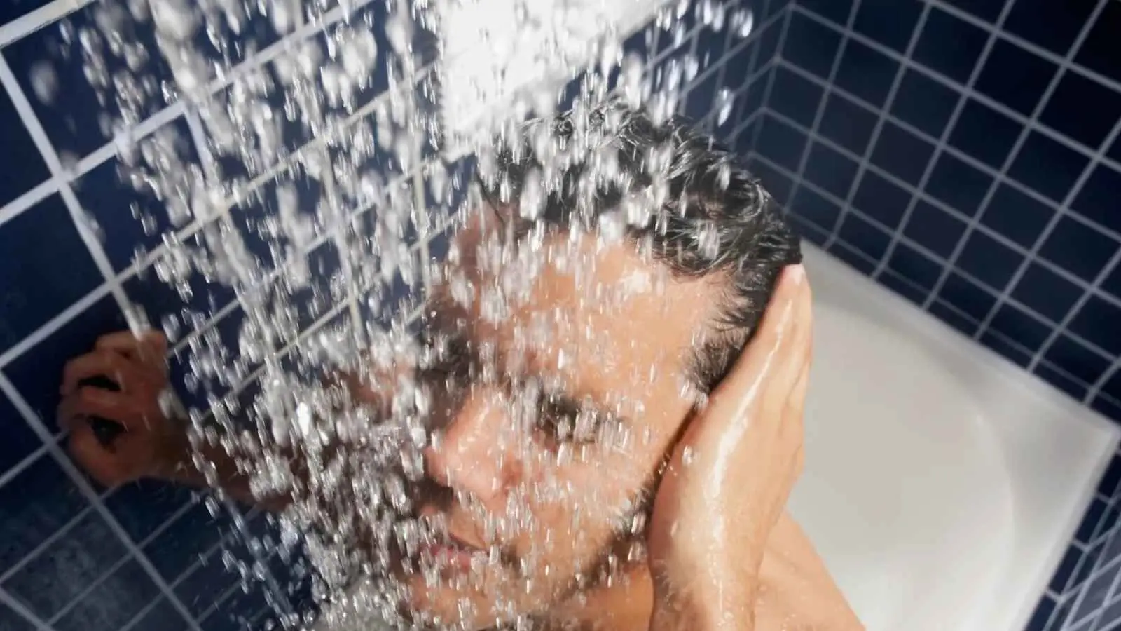 7 فوائد مذهلة للاستحمام بالماء البارد