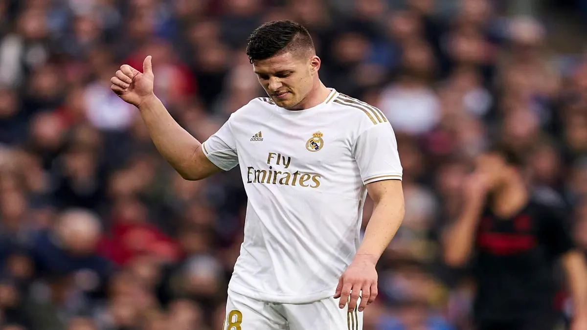 كيف يستفيد لوكا يوفيتش من تعثر مفاوضات ريال مدريد وهالاند؟