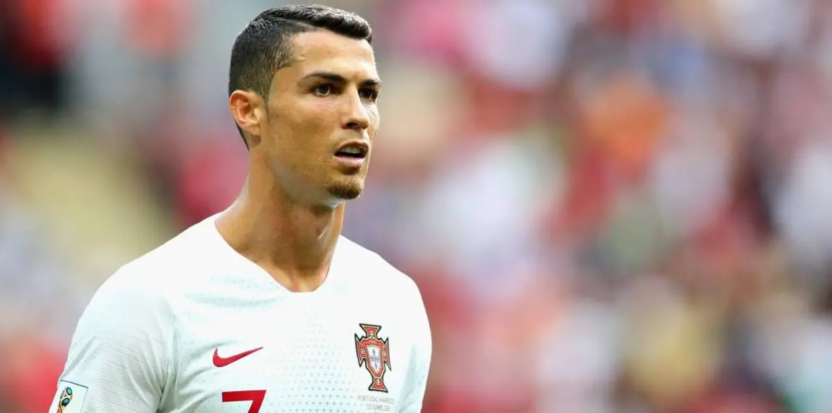 حكم مباراة البرتغال ضد المغرب ينفي طلبه قميص كريستيانو رونالدو