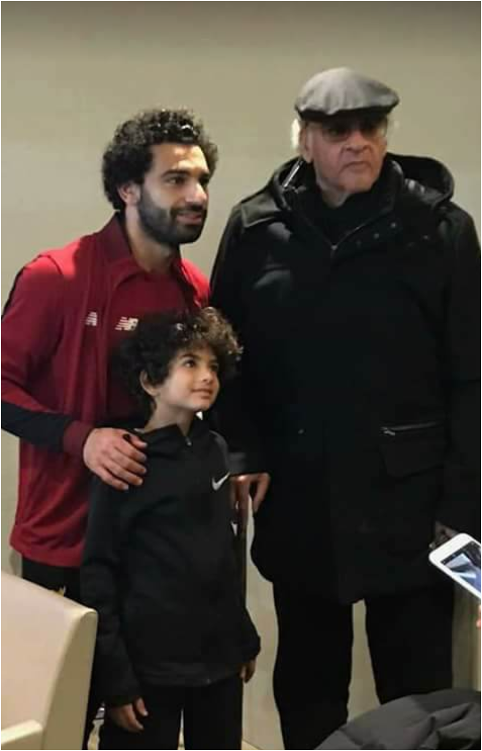 ممدوح عباس وحفيده مع صلاح