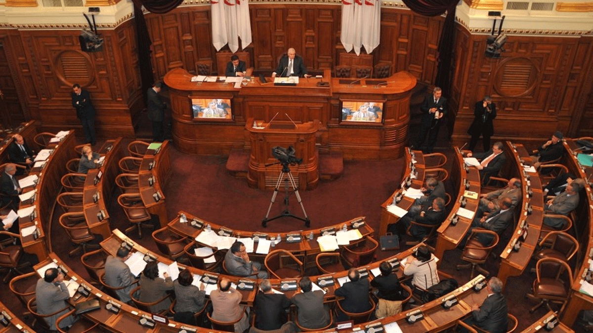 بإشراف القضاء.. حزب بوتفليقة يدخل انتخابات مجلس الأمة بأجنحة "متعددة"