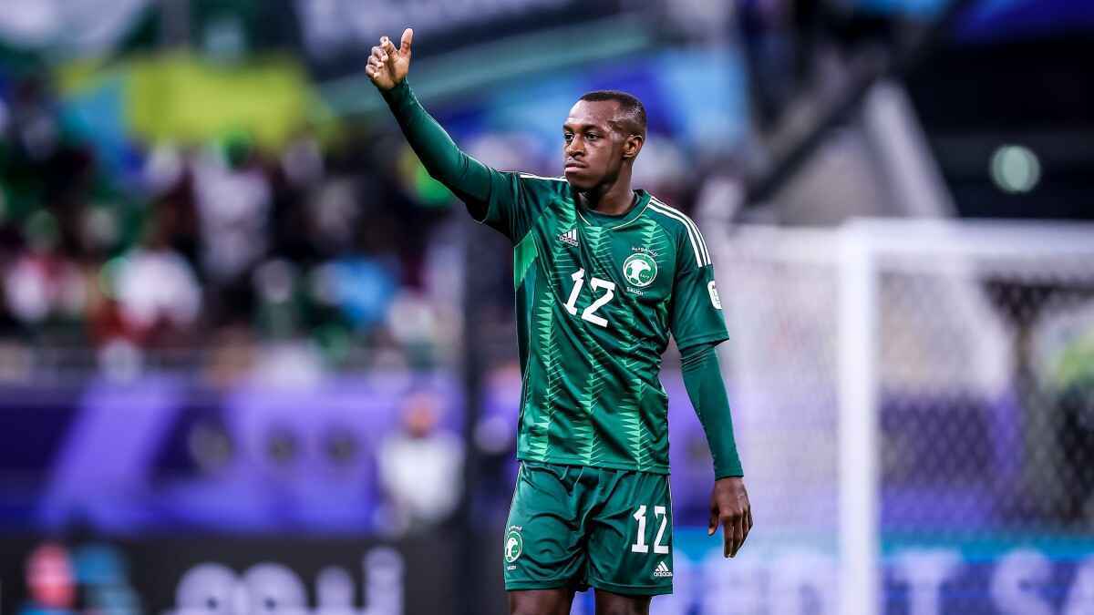 سعود عبد الحميد يزيد أوجاع الهلال السعودي | إرم نيوز