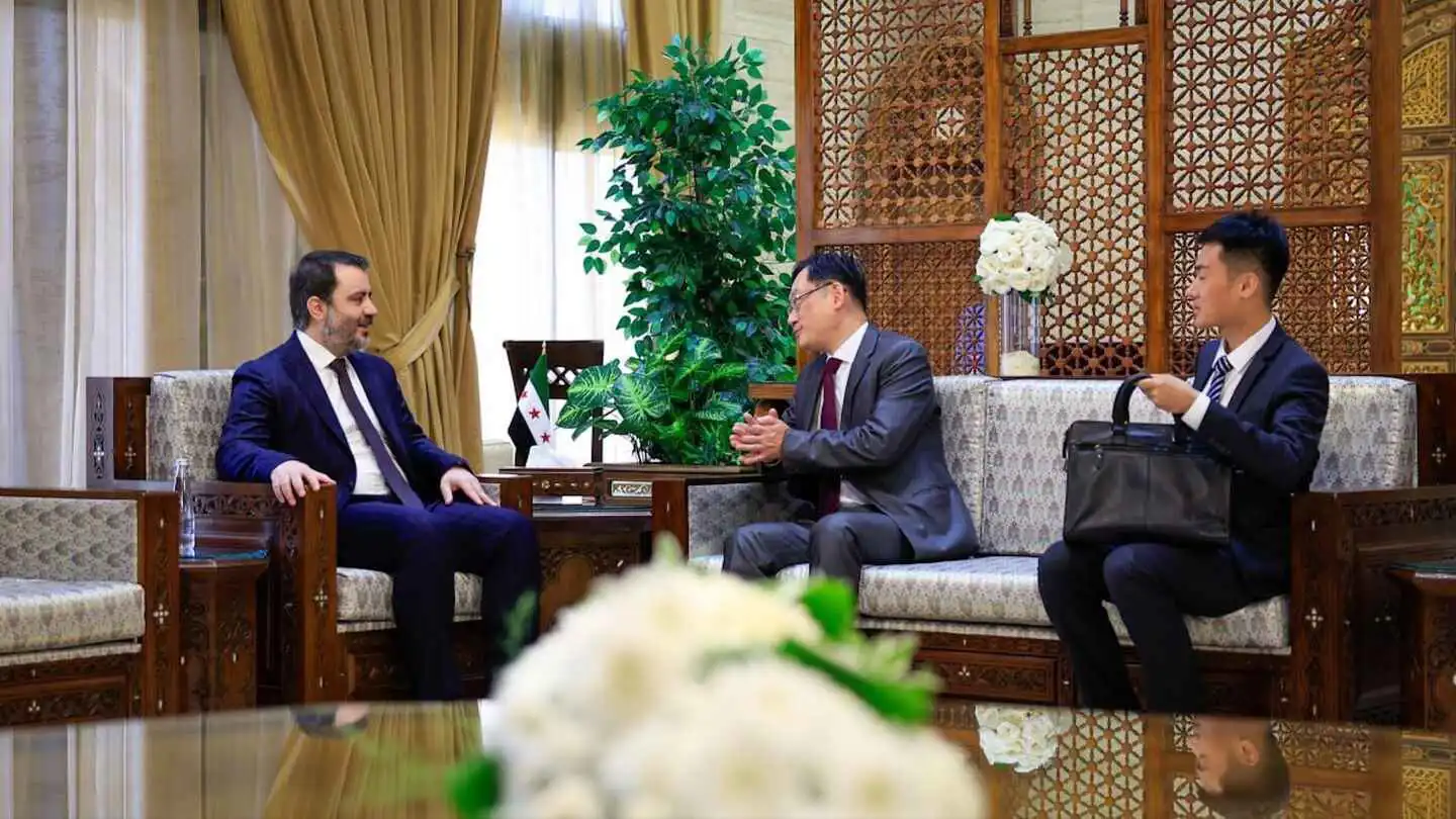 المونيتور: "صفقات كبرى" بين سوريا والصين تحتاج إلى "تنازلات"