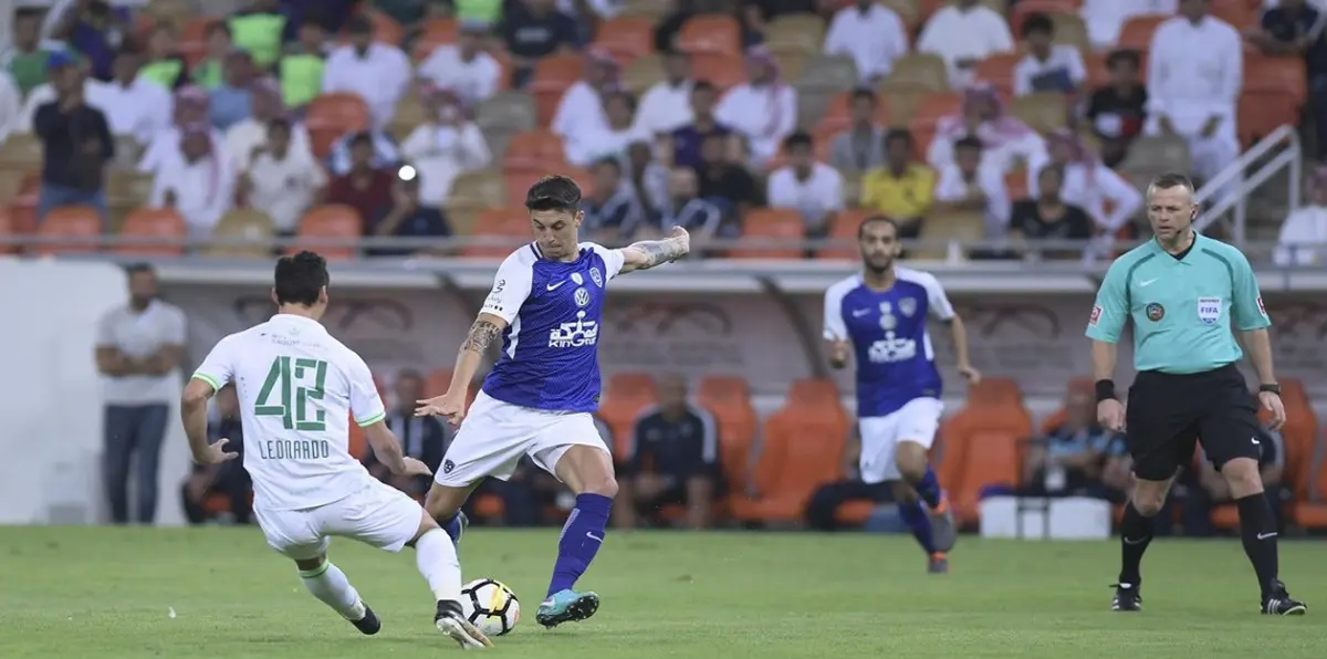 للمرة الأولى.. تجهيز نسختين من كأس الدوري السعودي لتقديمه إلى الفائز