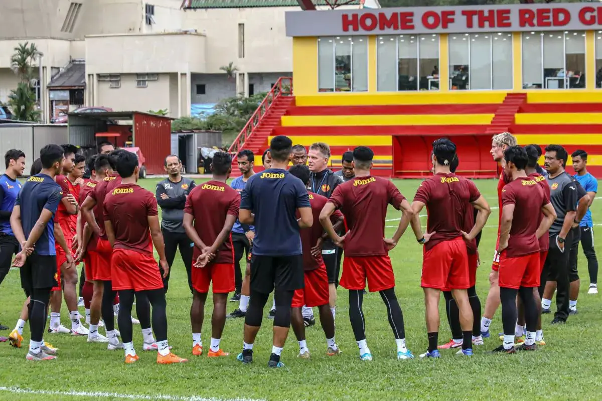ماليزيا تلغي مباراة افتتاح الموسم بسبب هجمات خطيرة على اللاعبين