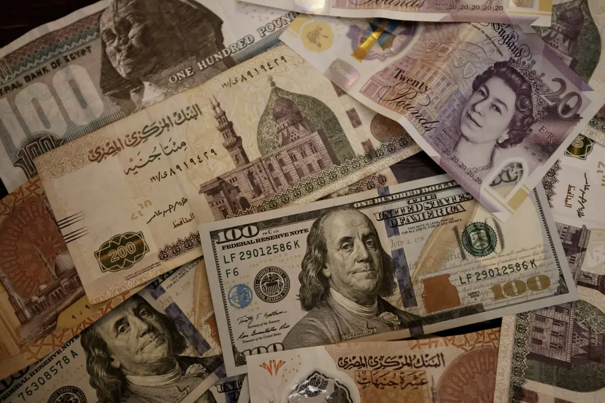 مخاوف لدى المصريين.. ما تأثير تحرير سعر الصرف على الاقتصاد؟
