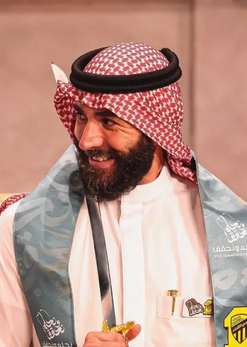بنزيما بالزي السعودي