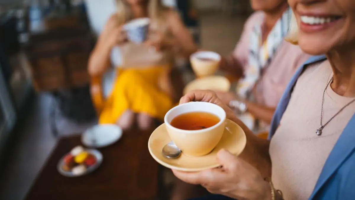 دراسة: شاربو الشاي يتقدمون في العمر بشكل أبطأ