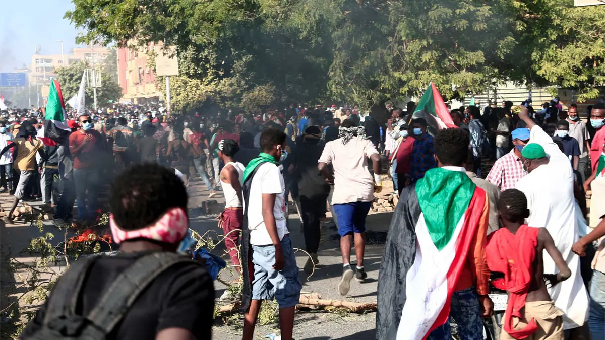 السودان.. الأمن يطلق الغاز المسيل للدموع لتفريق احتجاجات الخرطوم