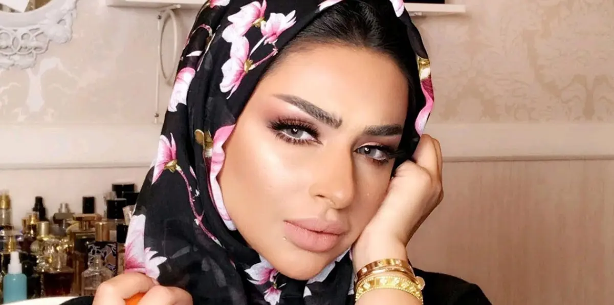 الفاشينيستا السعودية أمل الأنصاري تثير الجدل على تويتر (فيديو)