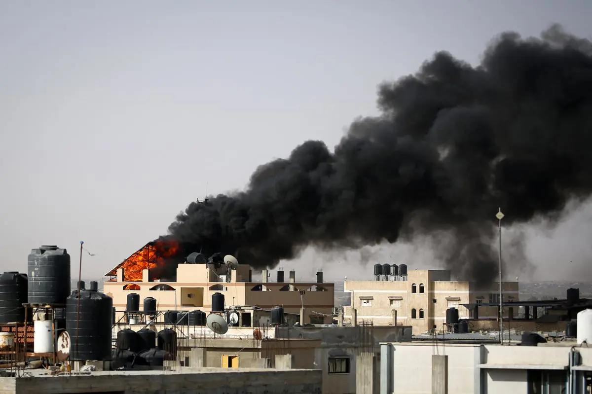 14 قتيلًا بغارة إسرائيلية على مبنى سكني وسط قطاع غزة