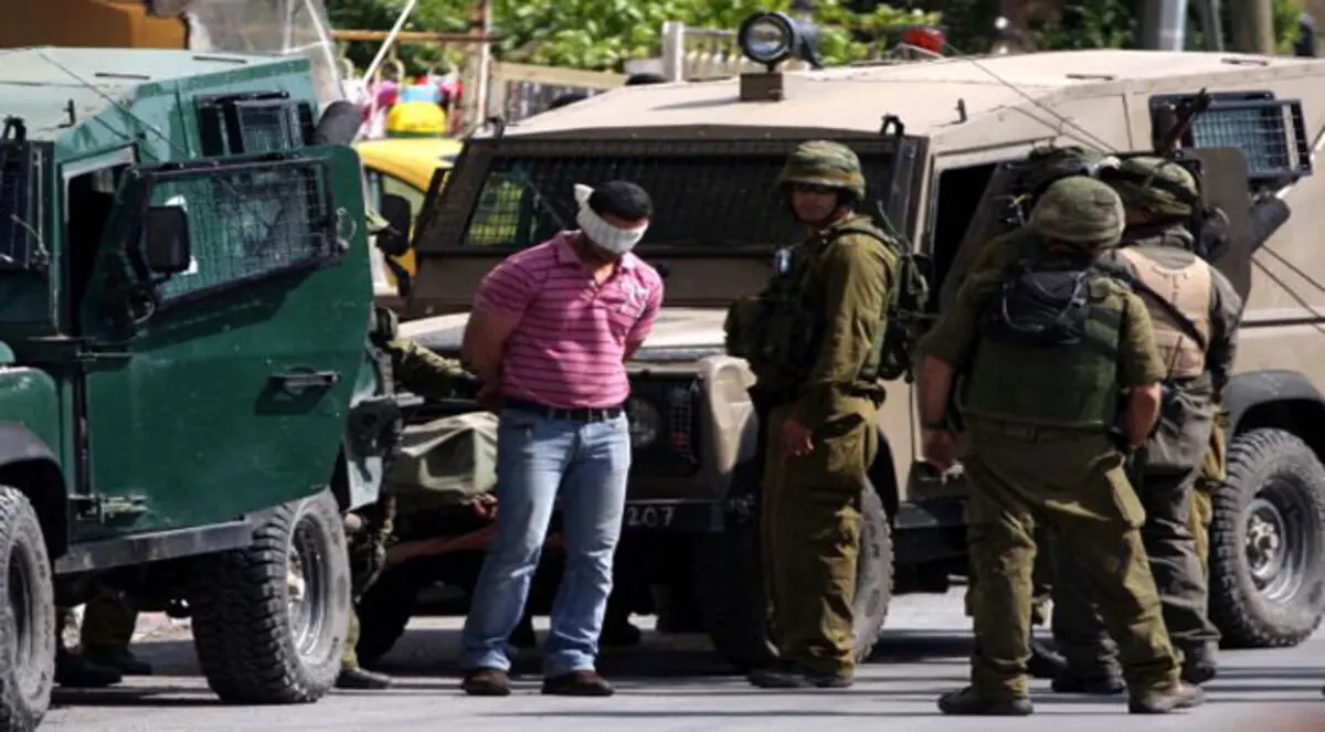 إسرائيل تعتقل 30 فلسطينيا في الضفة الغربية