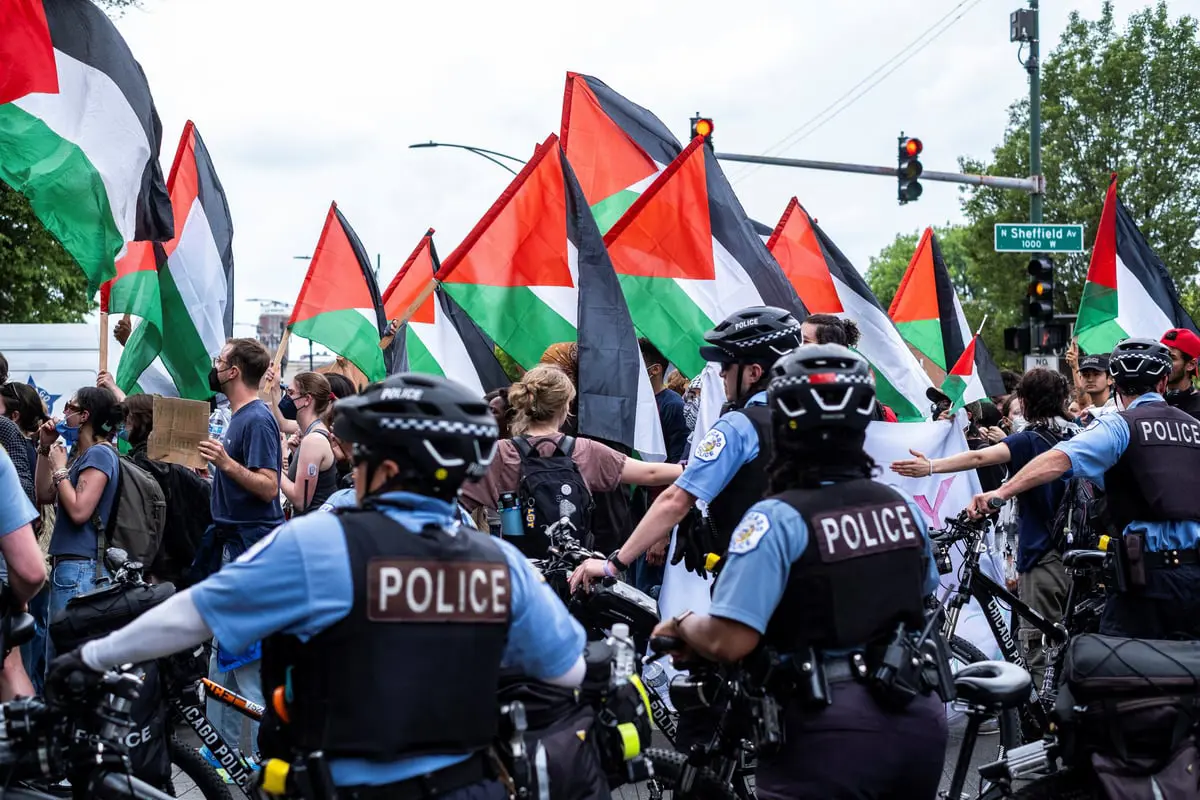 الشرطة الأمريكية تفض اعتصاماً داعماً لغزة بجامعة ديبول في شيكاغو (صور)