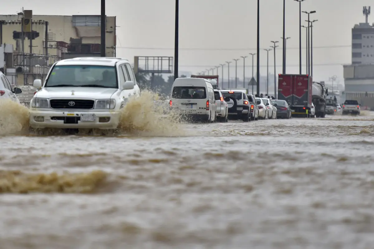 السعودية.. "إنذارات حمراء" وفيضانات وسيول متوقعة في عدة مناطق