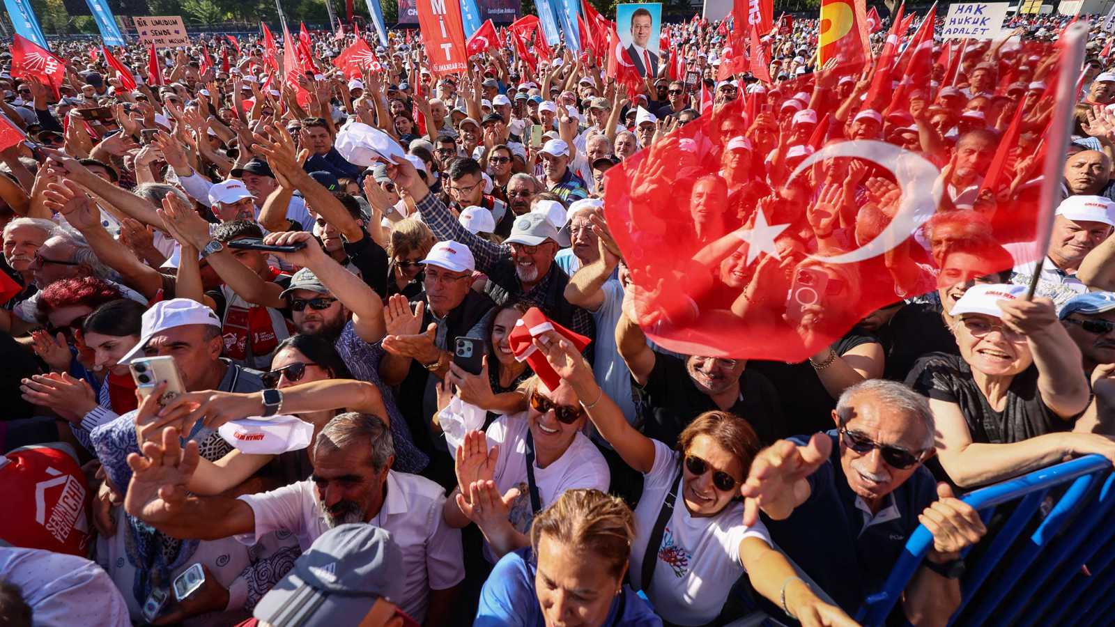 المعارضة التركية تحشد عشرات الآلاف في مظاهرة وسط أنقرة | إرم نيوز