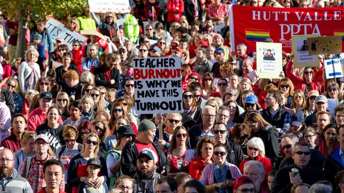 إضراب 50 ألف معلم في نيوزيلندا بسبب الوضع المعيشي