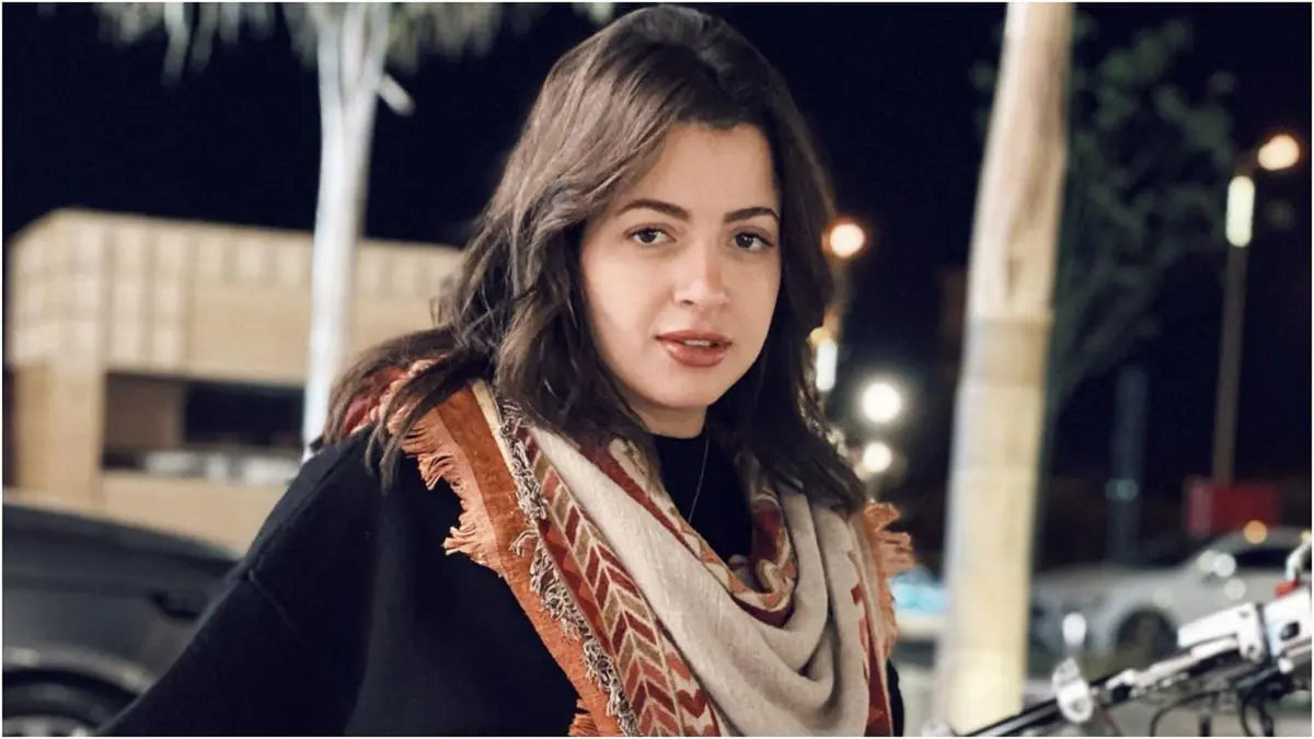 الممثلة المصرية منى فاروق تكشف أسباب كآبتها