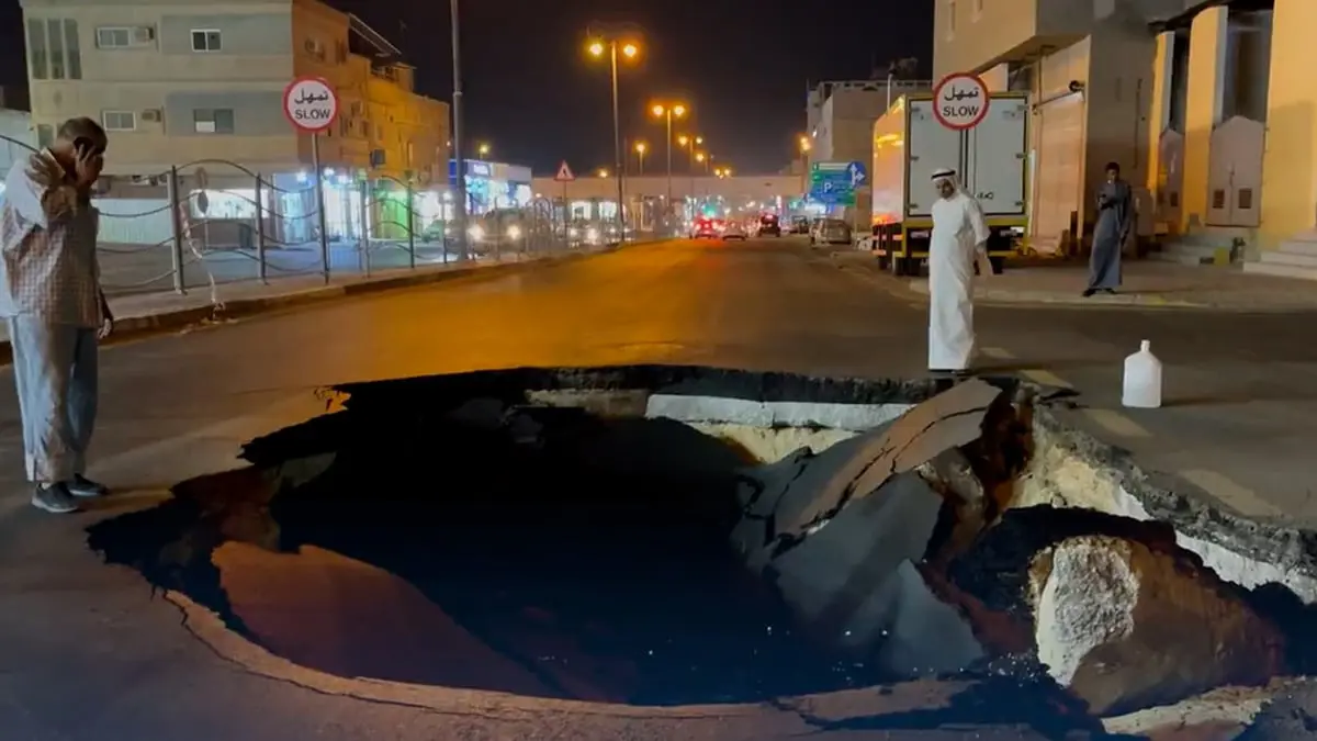 انهيار أرضي مفاجئ في السعودية (فيديو)