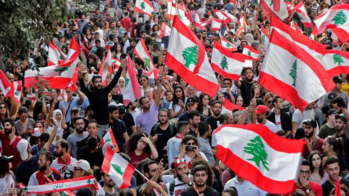 فتح الطرقات في لبنان رغم الاحتجاجات.. والحكومة تتولى تصريف الأعمال