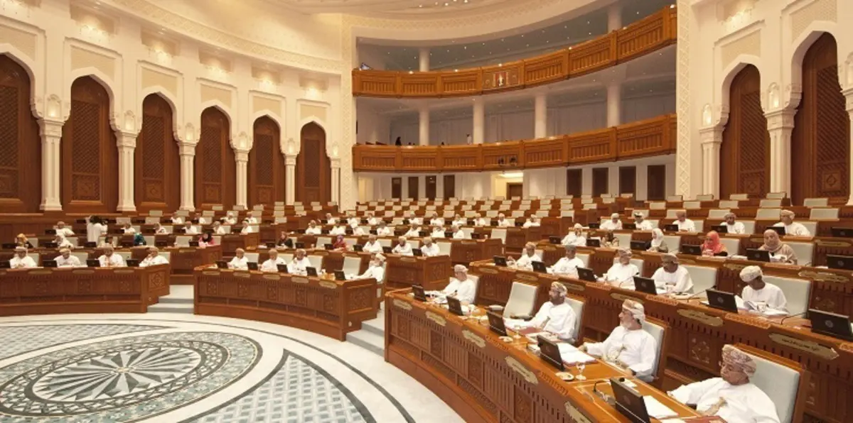 سلطنة عُمان.. مجلس "الشورى"يوصي بتثبيت أسعار الوقود لجميع المستهلكين