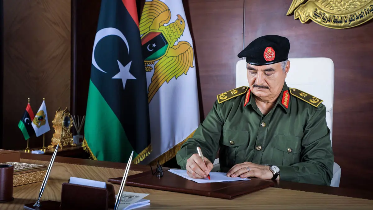 حفتر يعود لقيادة الجيش الوطني بعد فشل إجراء الانتخابات في ليبيا