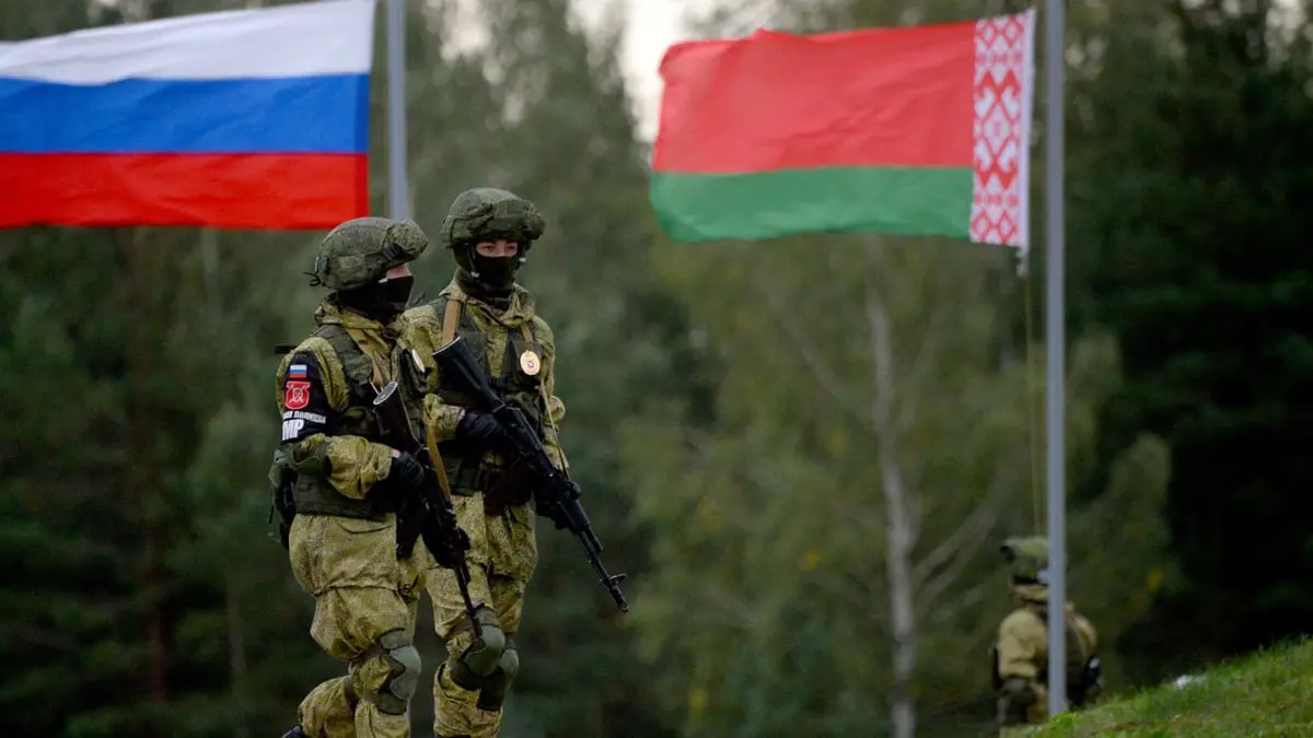 قائد روسي بارز يتفقد قوات مشتركة في روسيا البيضاء