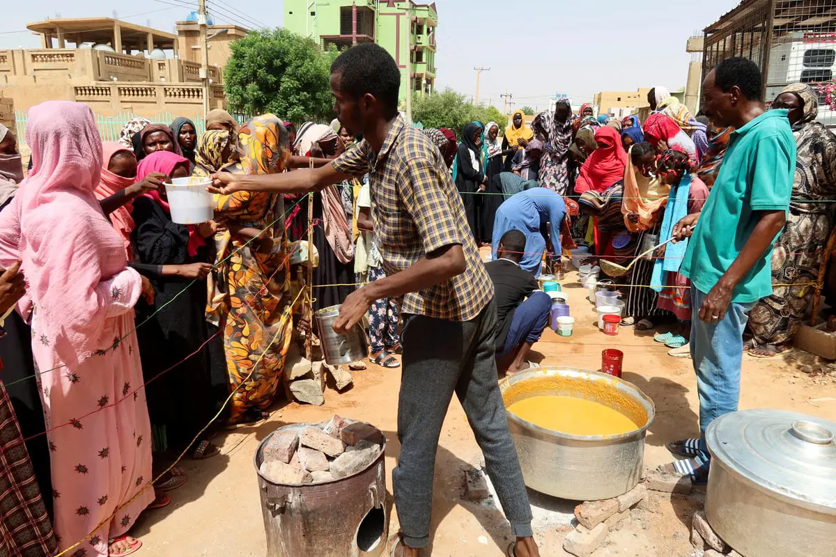 "بلومبيرغ": تدخل إيراني يغذّي حرب السودان ويهدد المنطقة 