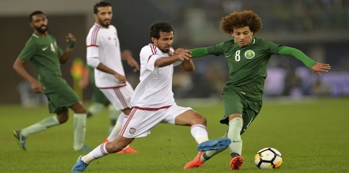 علي النمر يثير حيرة السعوديين خلال مباراة السعودية وعُمان