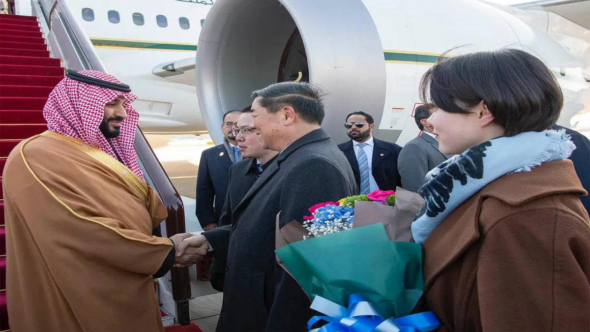 ولي العهد السعودي يصل إلى بكين (صور)