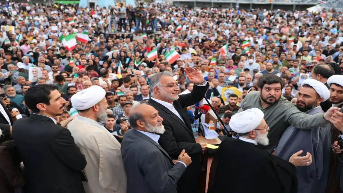 المرشح المتشدد زاكاني ينسحب من سباق الانتخابات الإيرانية