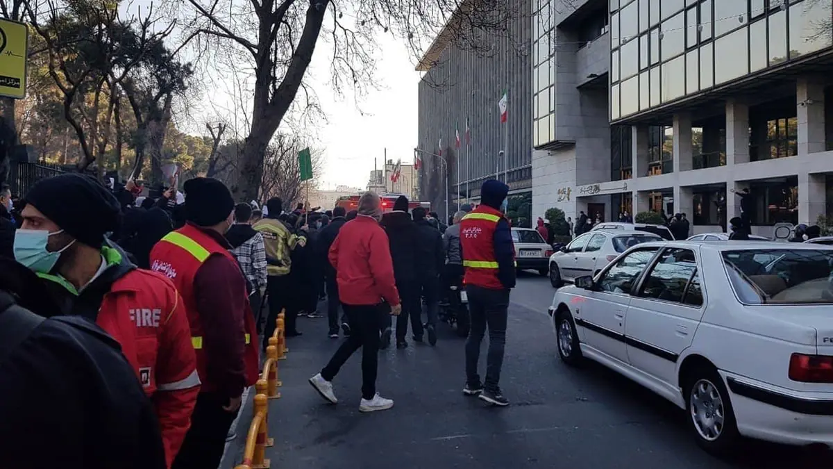 إيران.. احتجاجات واسعة لرجال الإطفاء في طهران