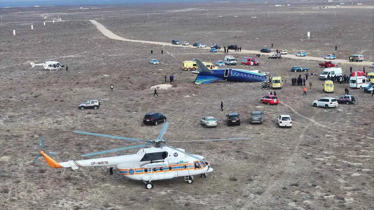 28 ناجيا من حادث تحطم الطائرة الأذرية في كازاخستان