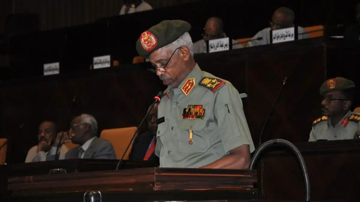 تعيين وزير الدفاع نائبًا أول للرئيس السوداني مع احتفاظه بمنصبه