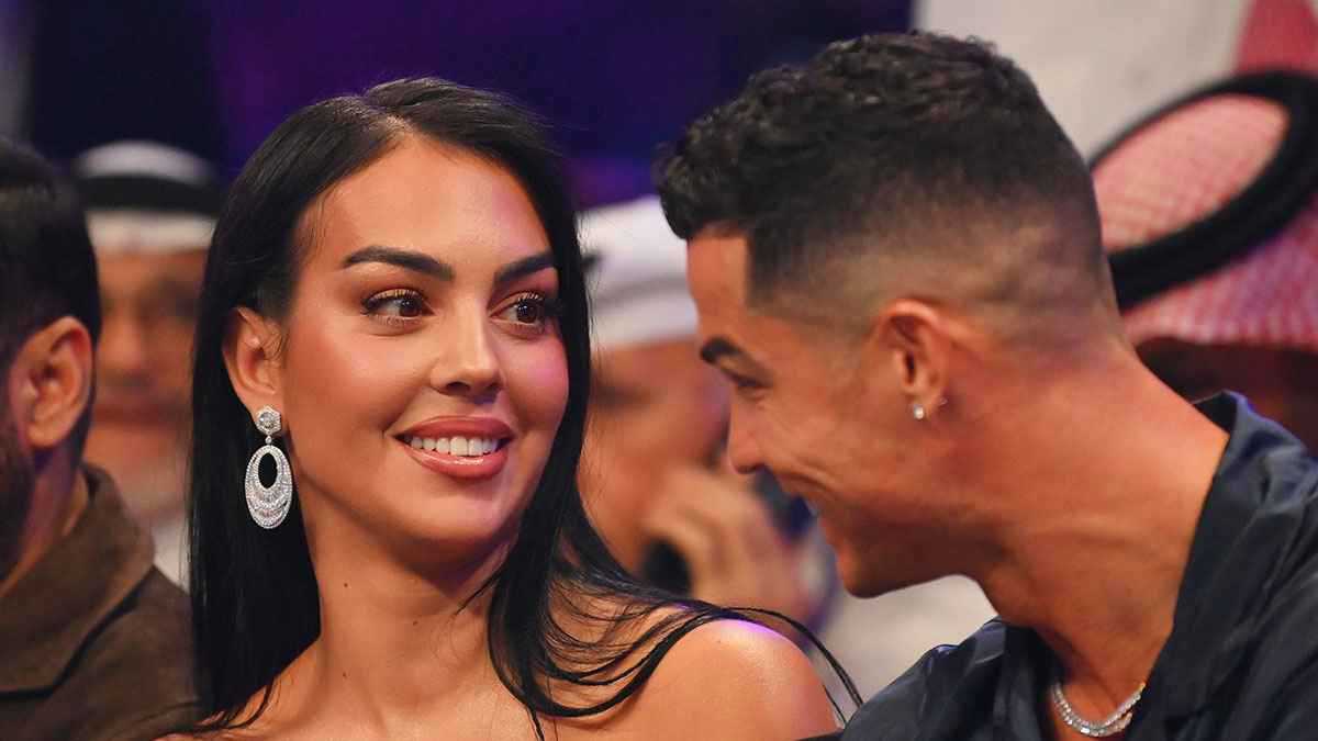 كريستيانو رونالدو يفاجئ متابعيه بصورة رائعة مع جورجينا رودريغيز (شاهد) | إرم نيوز