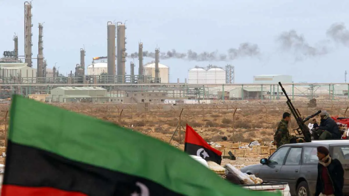 السفارة الأمريكية: خليفة حفتر تعهد بإعادة بفتح قطاع الطاقة الليبي