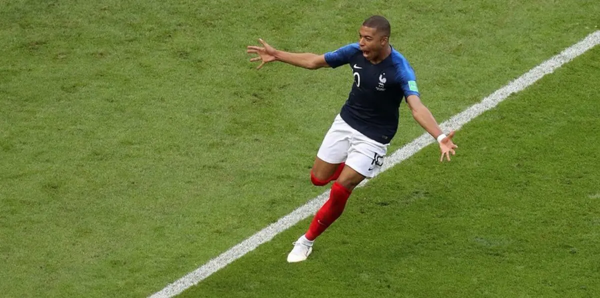 مانشستر يونايتد يحلم بضم 4 نجوم على رأسهم كيليان مبابي.. من هم؟