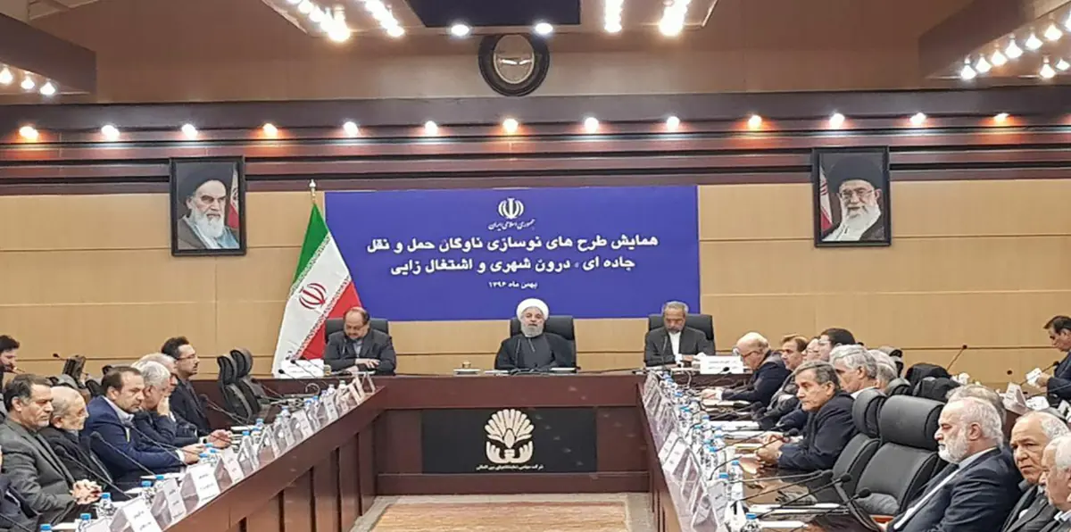 روحاني يقيل محافظ البنك المركزي الإيراني