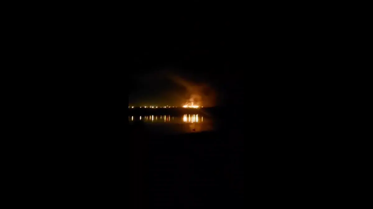 حريق بمصفاة نفط روسية إثر هجوم بطائرات مسيّرة أوكرانية (فيديو)