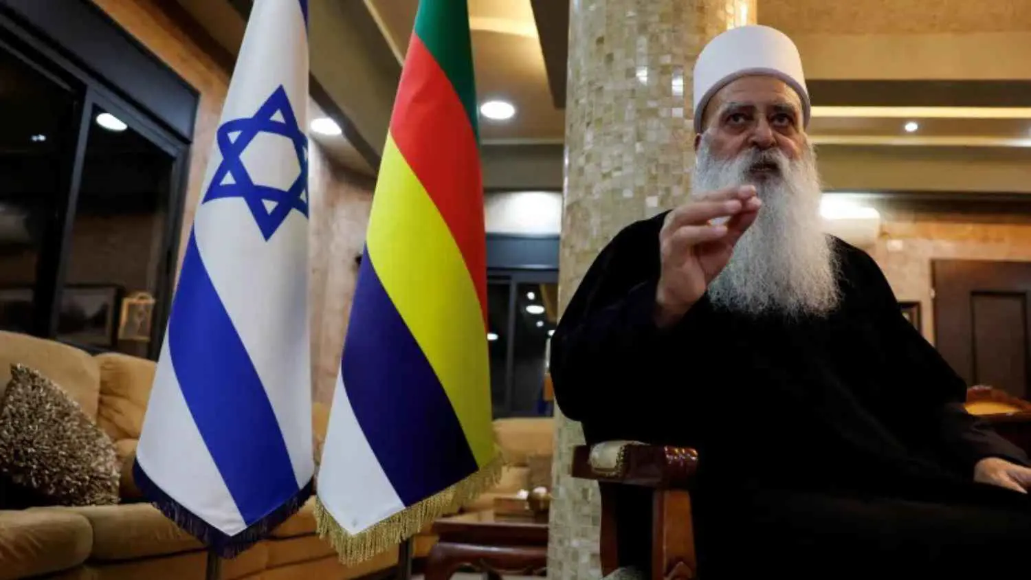 زعيم دروز إسرائيل يطالب بزيادة الهجمات على سوريا