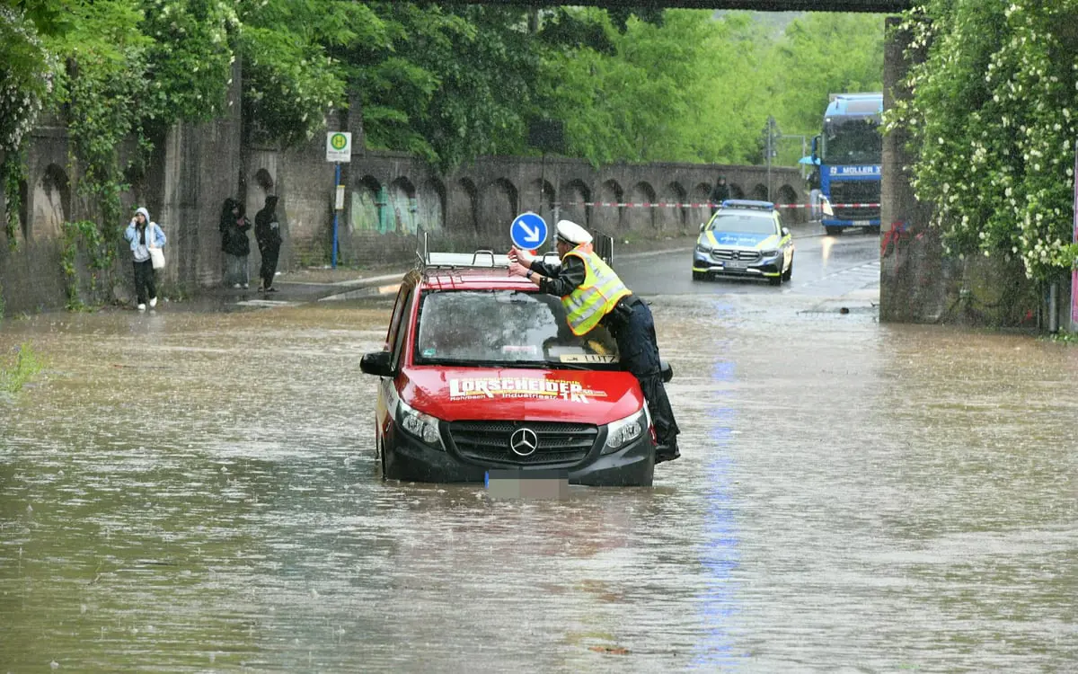 ألمانيا تشهد فيضانات غير مسبوقة (فيديو)