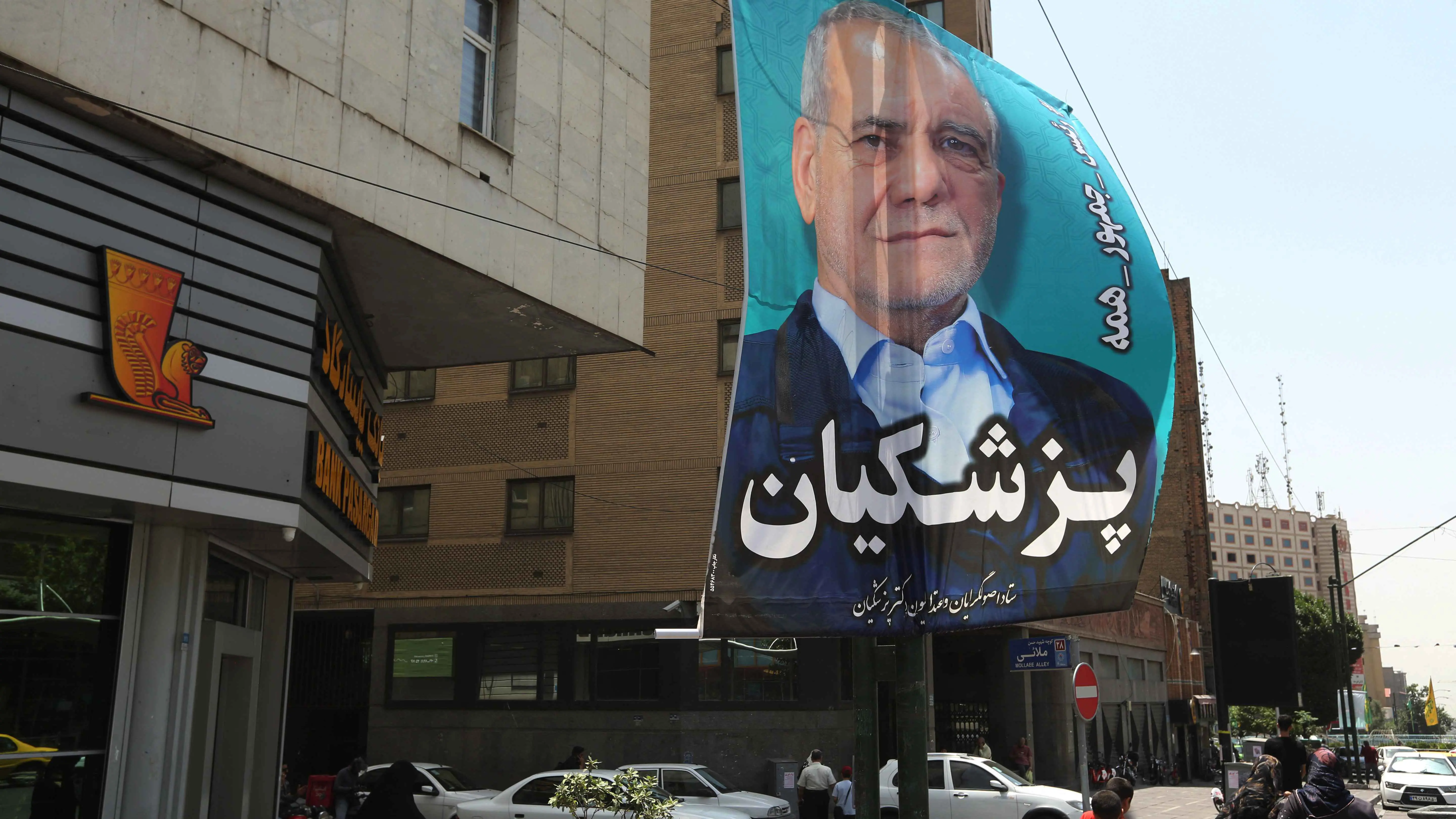 بزشكيان يباشر مهامه رسميا كرئيس لإيران مطلع أغسطس