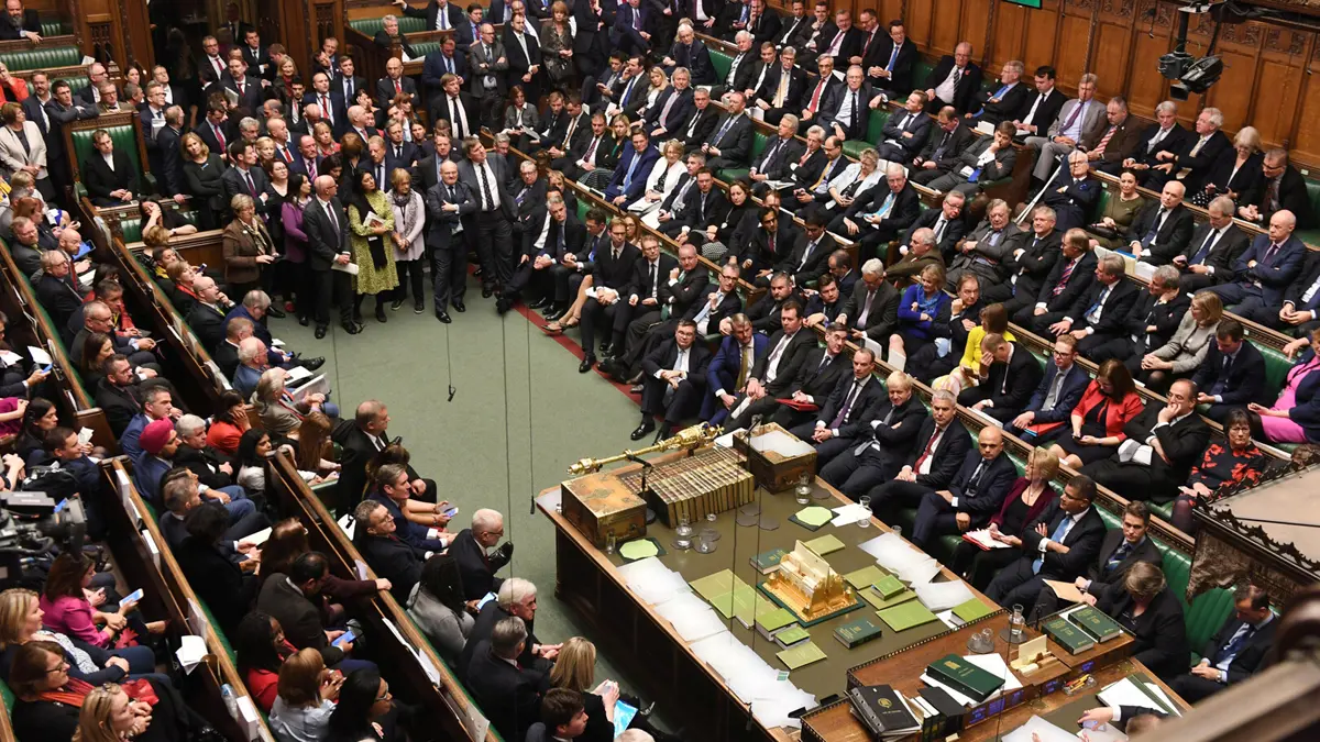 النواب البريطانيون يوافقون على إجراء انتخابات نيابية مبكرة في 12 ديسمبر