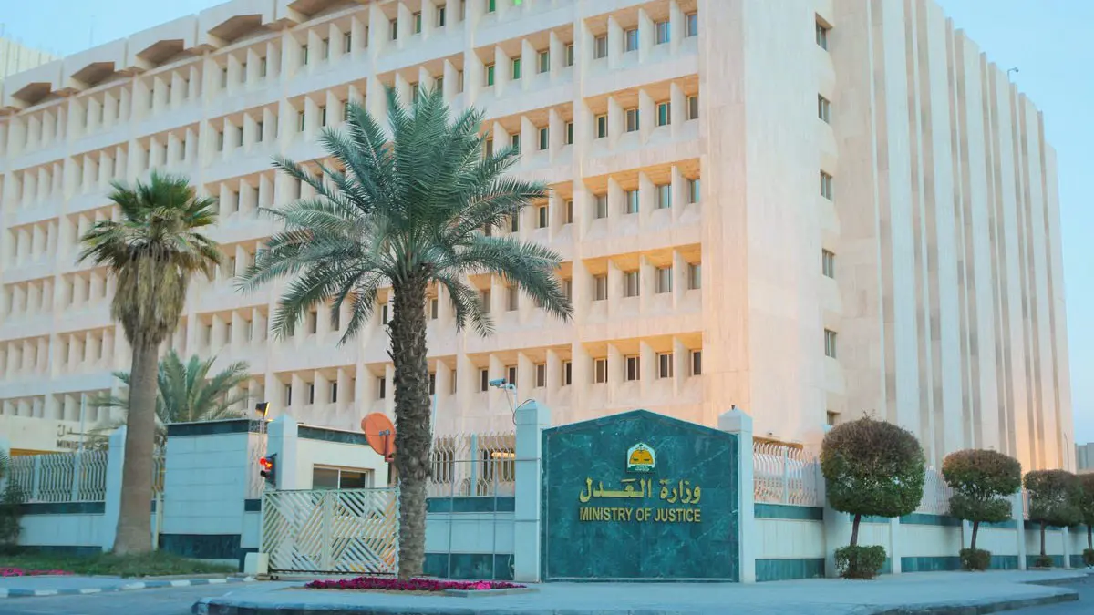 السعودية.. مساءلة مأذون زوّج طفلة بعمر 10 سنوات