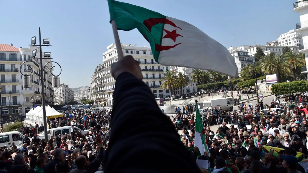 قبول ملفات 5 مترشحين لانتخابات الرئاسة في الجزائر