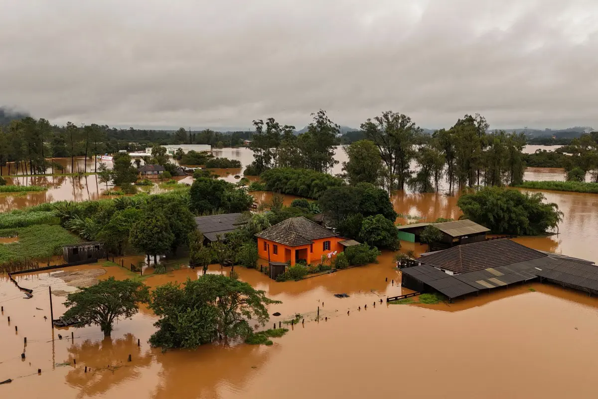 البرازيل.. 70 ألف شخص يهجرون منازلهم بسبب الفيضانات (صور)