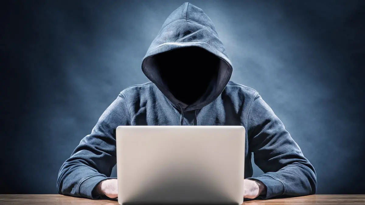 بصور حسناء.. عصابة أفريقية تستدرج شابا لسرقته والاعتداء عليه في دبي