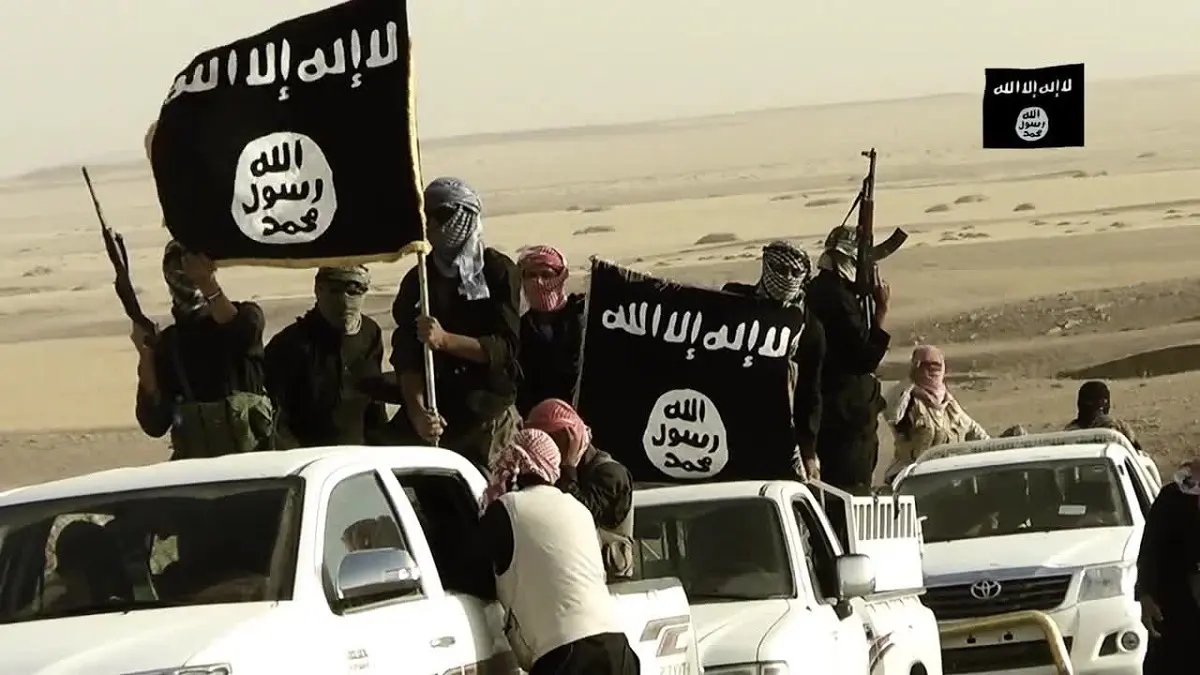بعد مذبحة "الكمأ" .. العشائر العراقية تلاحق داعش في صحراء الأنبار